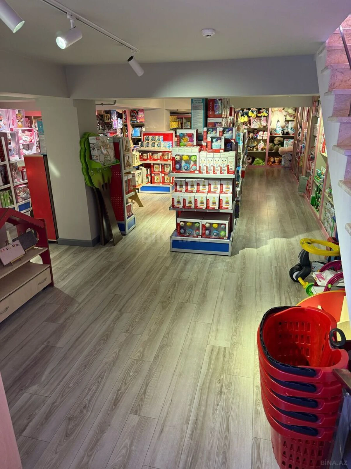 Kirayə verilir obyekt 320 m²