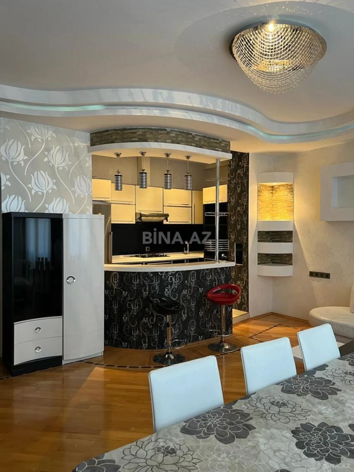 Kirayə verilir 3 otaqlı mənzil 120 m²
