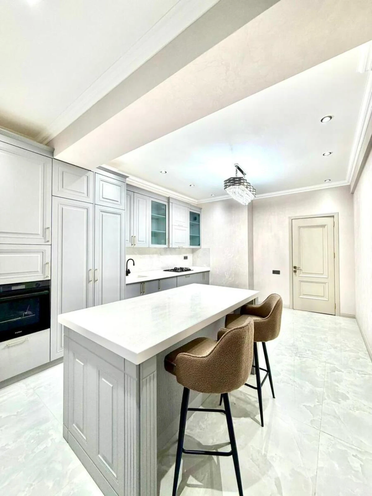 Satılır 3 otaqlı mənzil 140 m²