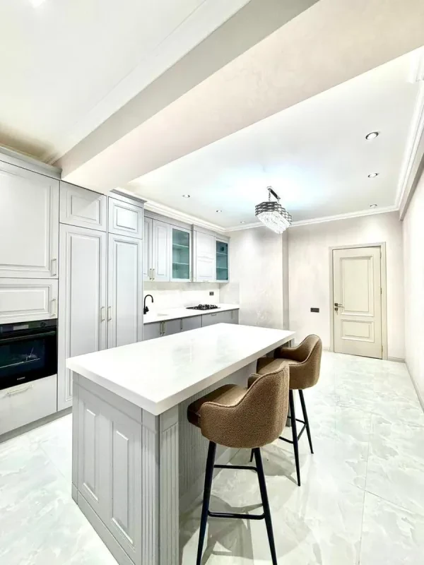 Satılır 3 otaqlı mənzil 140 m²