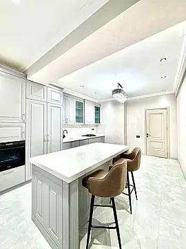 Satılır 3 otaqlı mənzil 140 m²