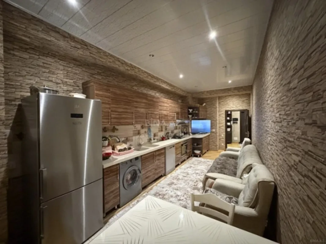 Satılır 2 otaqlı mənzil 108 m²