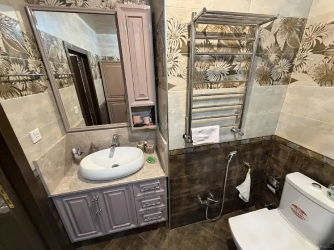 Satılır 2 otaqlı mənzil 108 m²