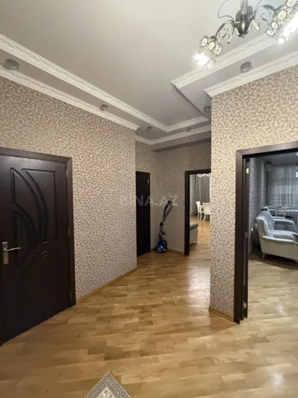 Satılır 2 otaqlı mənzil 108 m²