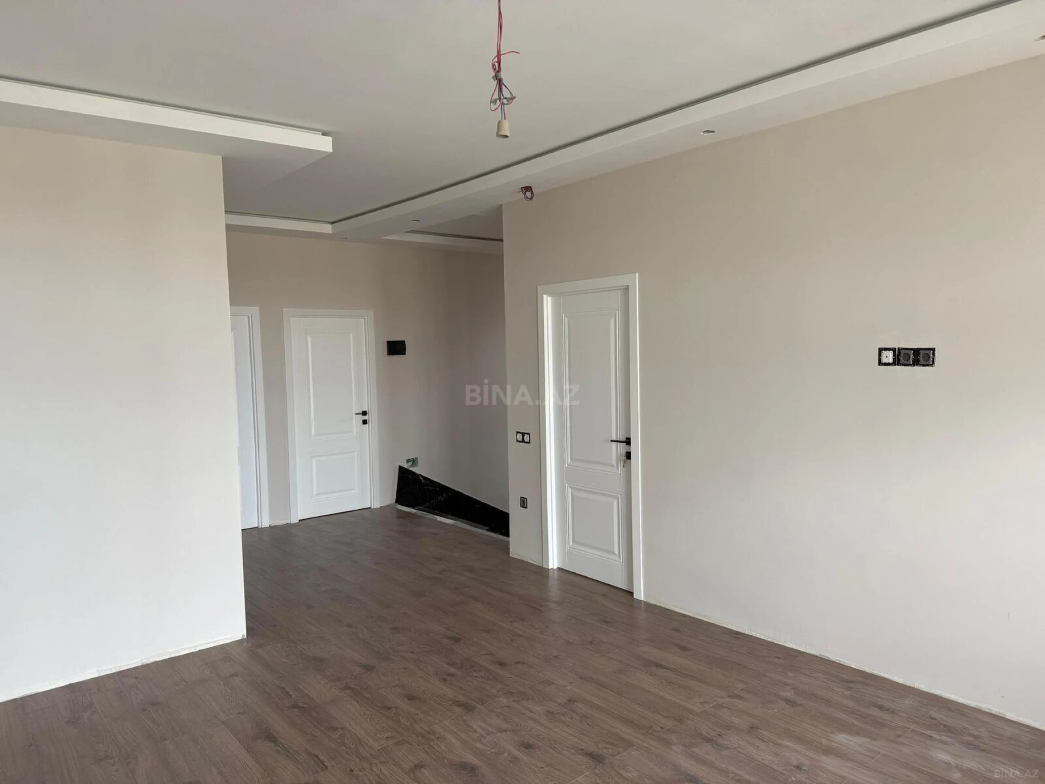 Satılır 6 otaqlı mənzil 230 m²