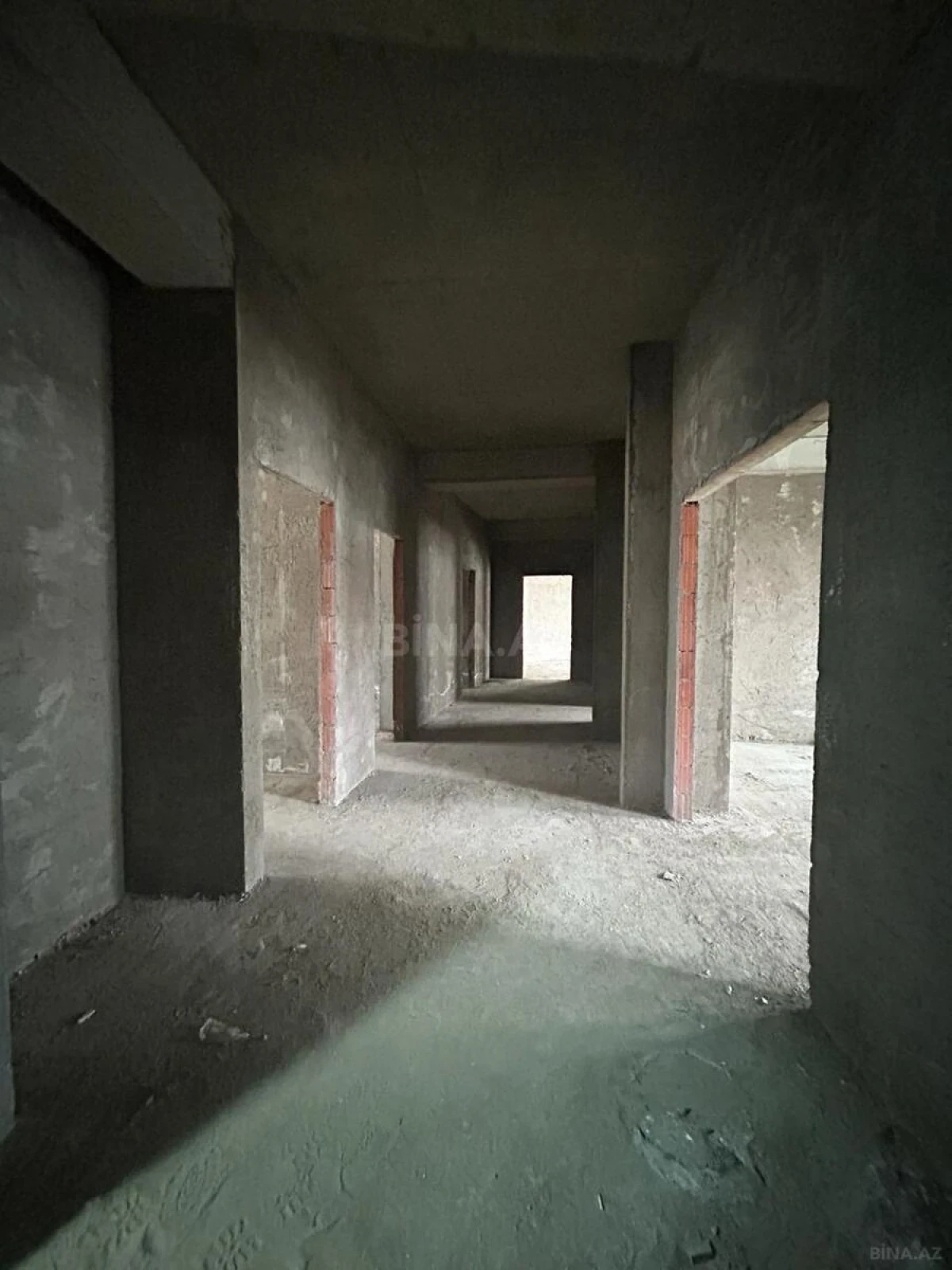 Satılır 4 otaqlı mənzil 162 m²