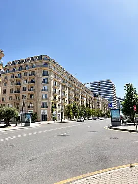 Satılır 4 otaqlı mənzil 162 m²