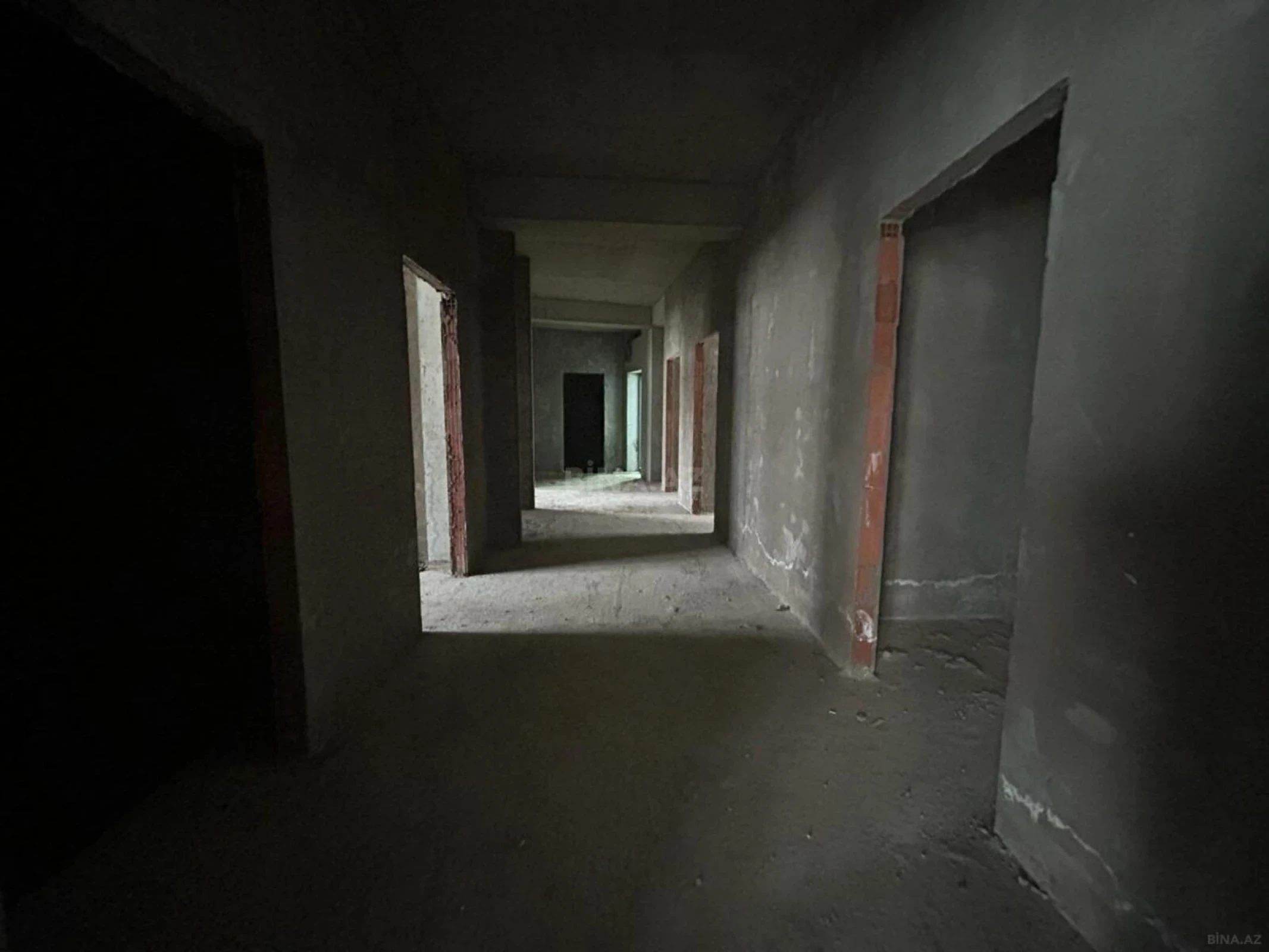 Satılır 4 otaqlı mənzil 162 m²