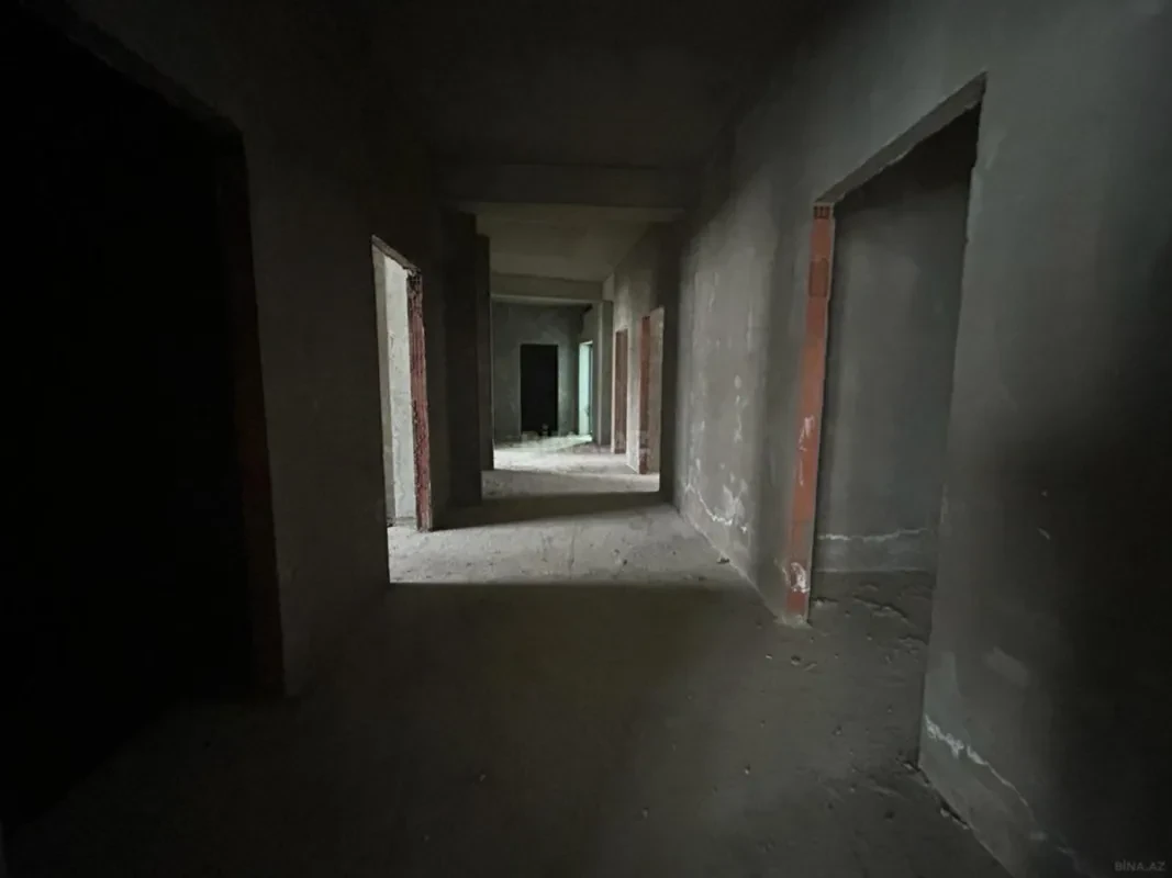 Satılır 4 otaqlı mənzil 162 m²