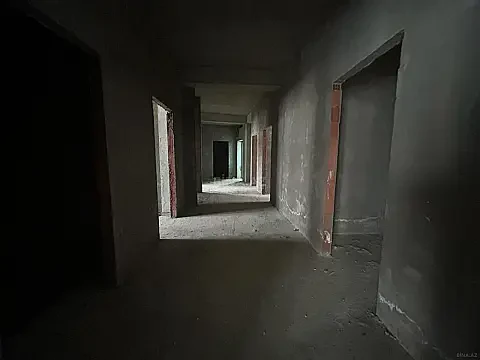 Satılır 4 otaqlı mənzil 162 m²