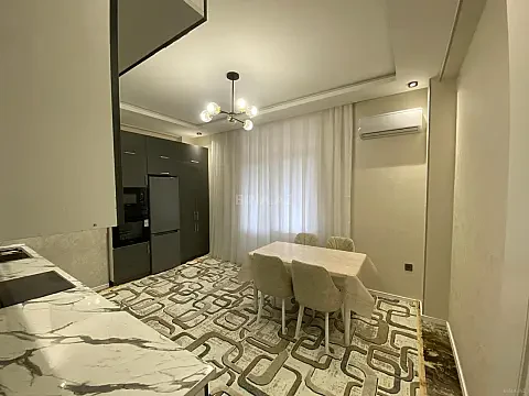 Kirayə verilir 3 otaqlı mənzil 140 m²
