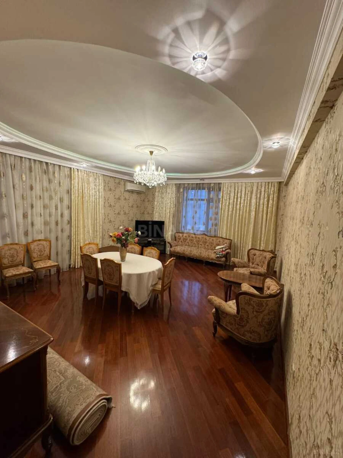 Kirayə verilir 2 otaqlı mənzil 95 m²
