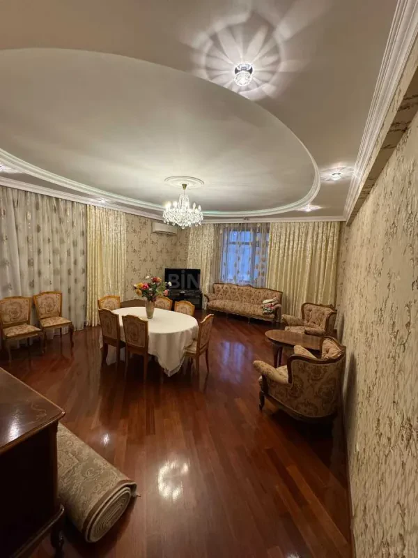 Kirayə verilir 2 otaqlı mənzil 95 m²