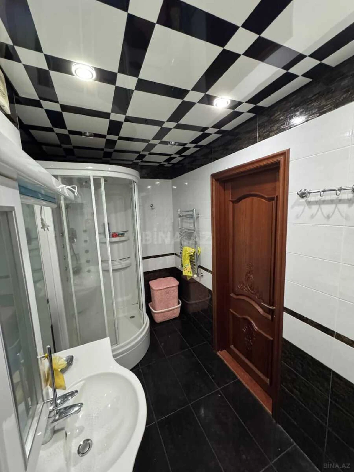 Kirayə verilir 2 otaqlı mənzil 95 m²