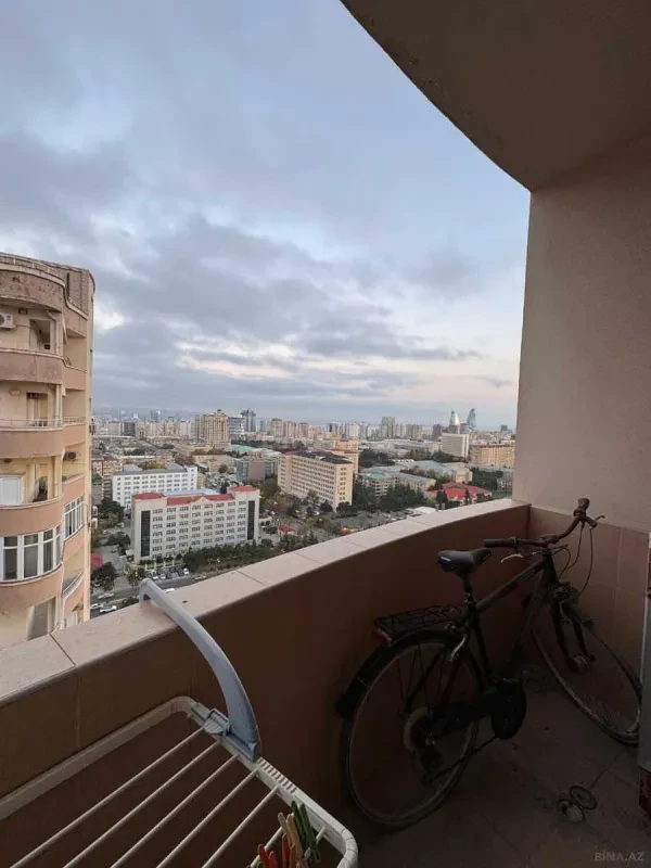 Kirayə verilir 2 otaqlı mənzil 95 m²