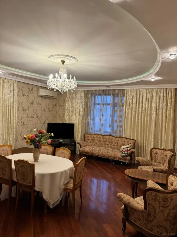 Kirayə verilir 2 otaqlı mənzil 95 m²