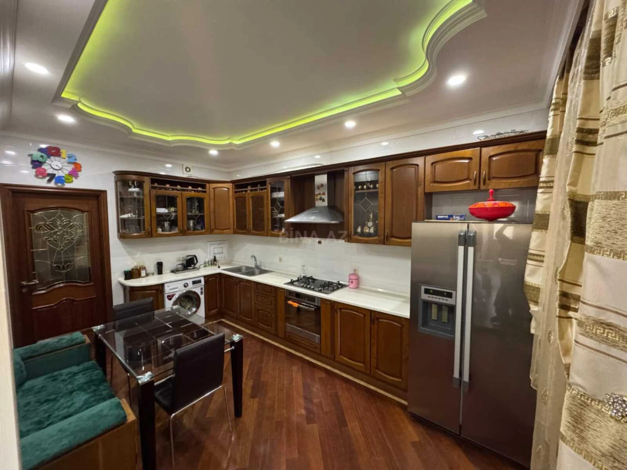 Kirayə verilir 2 otaqlı mənzil 95 m²