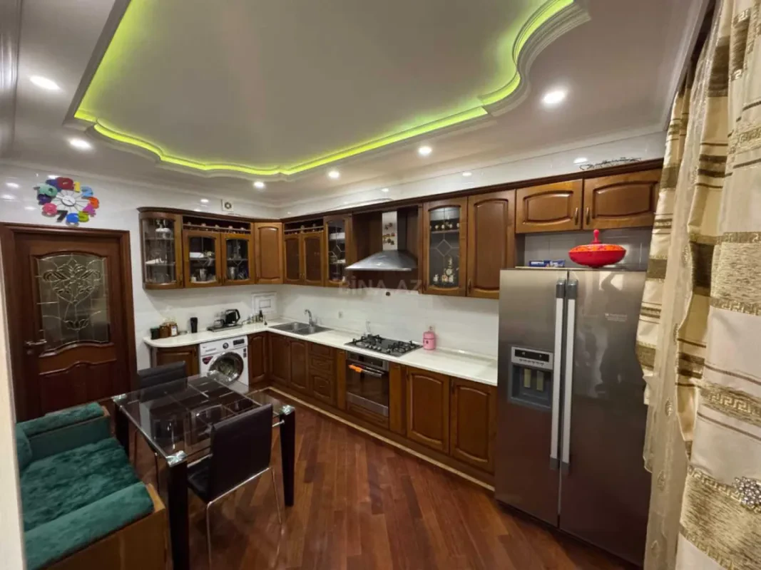 Kirayə verilir 2 otaqlı mənzil 95 m²