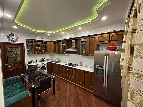 Kirayə verilir 2 otaqlı mənzil 95 m²
