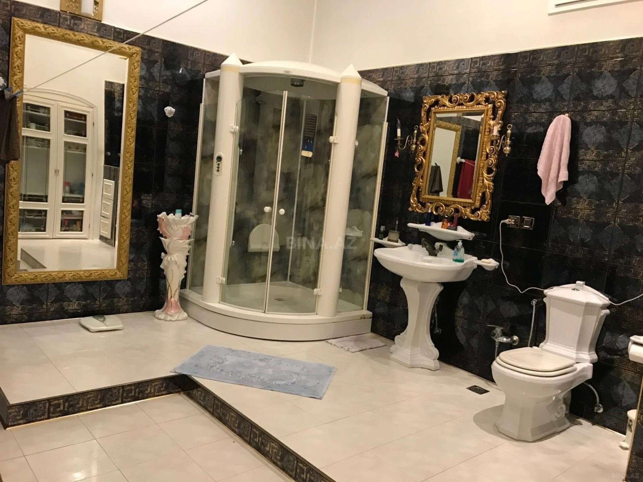 Satılır 3 otaqlı mənzil 290 m²