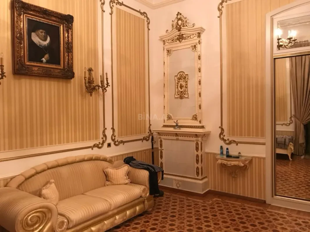 Satılır 3 otaqlı mənzil 290 m²