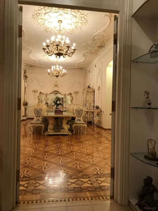 Satılır 3 otaqlı mənzil 290 m²