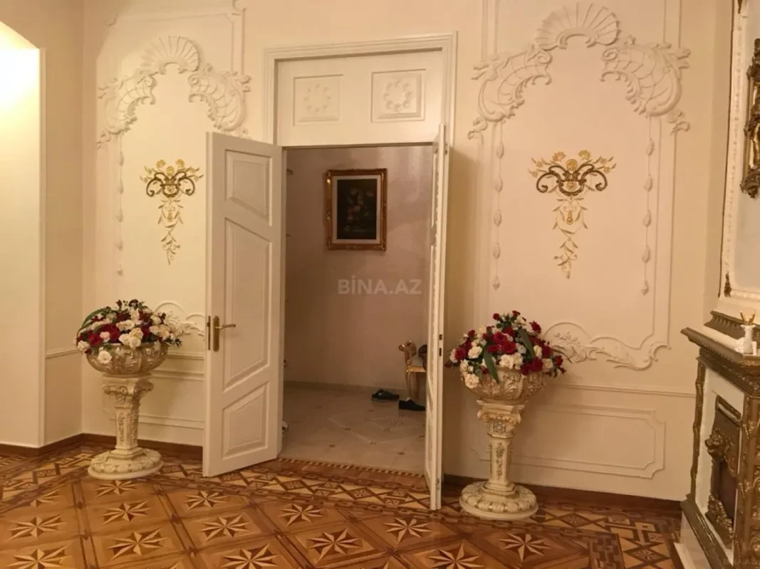 Satılır 3 otaqlı mənzil 290 m²