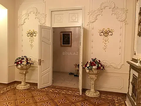 Satılır 3 otaqlı mənzil 290 m²
