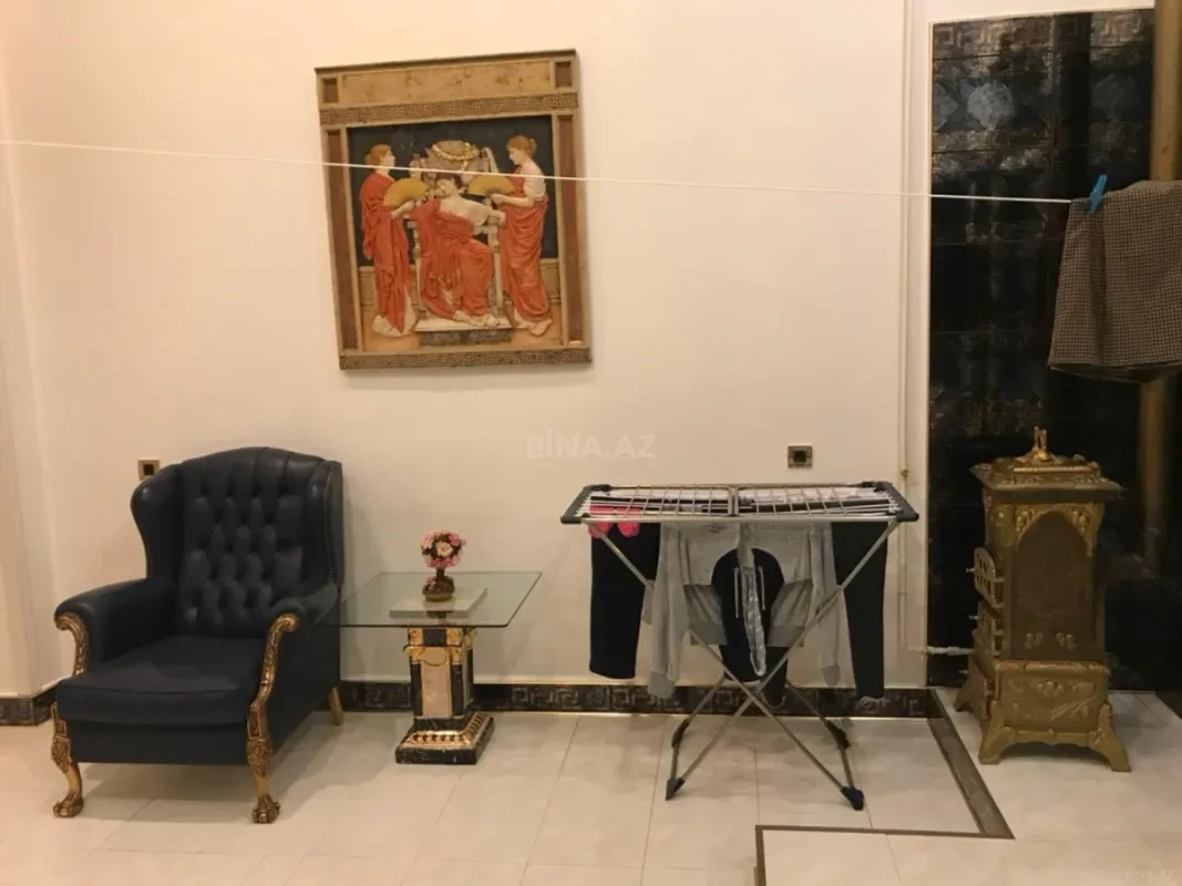 Satılır 3 otaqlı mənzil 290 m²