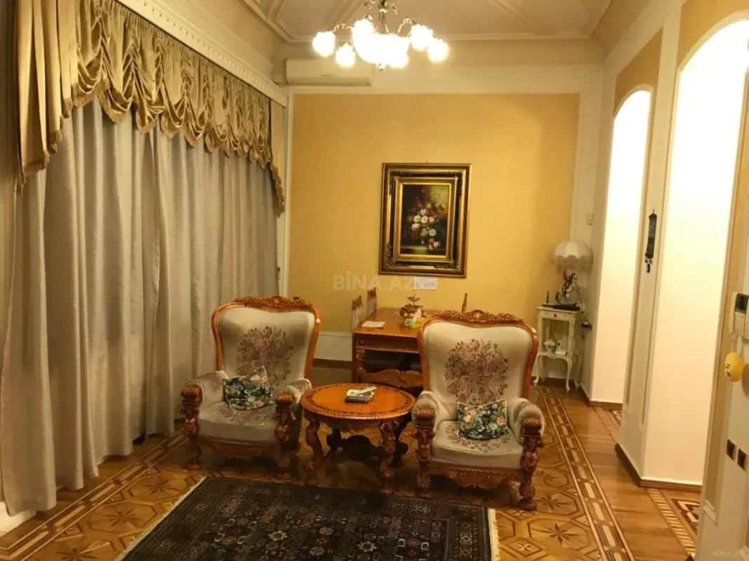 Satılır 3 otaqlı mənzil 290 m²
