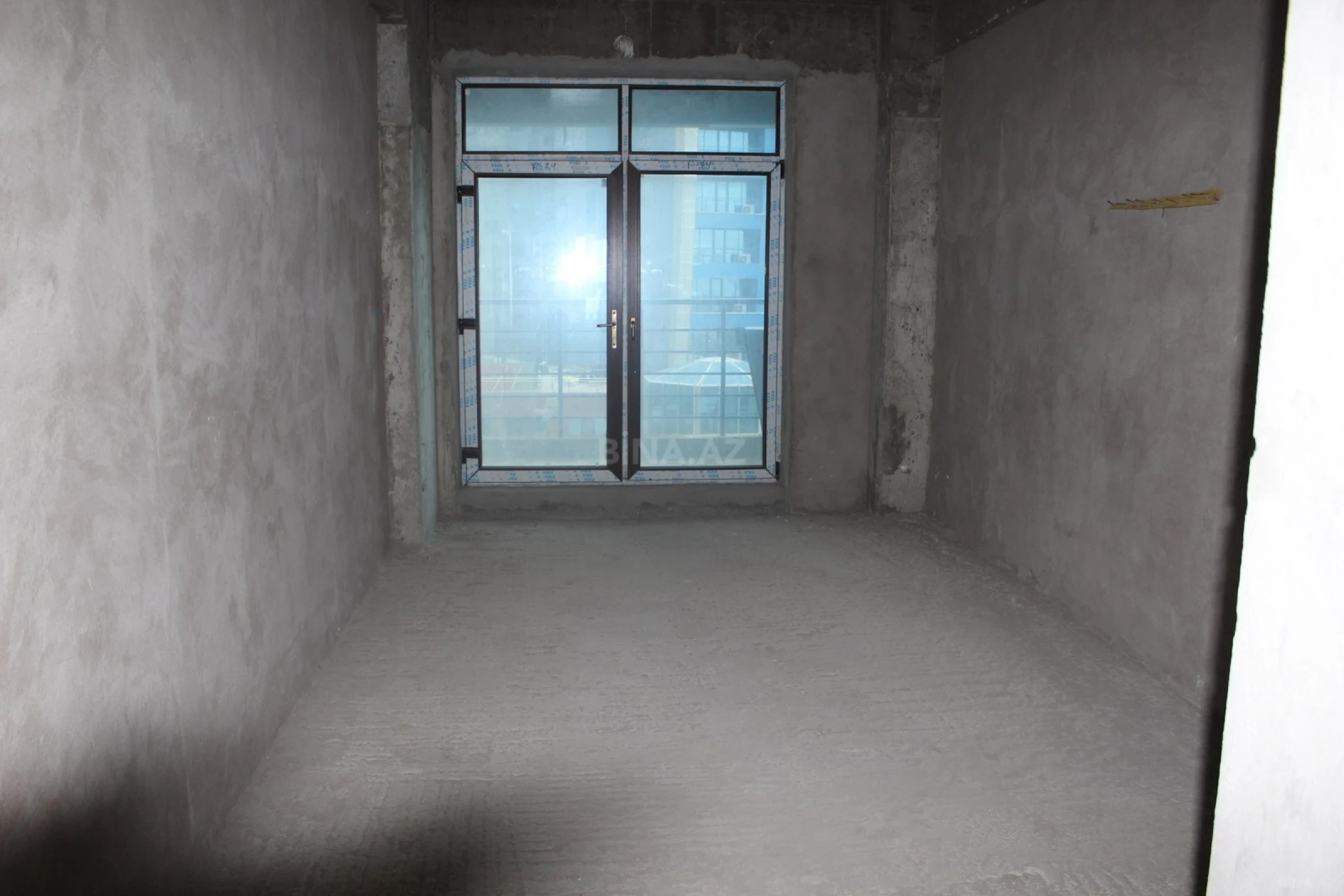 Satılır 3 otaqlı mənzil 157 m²
