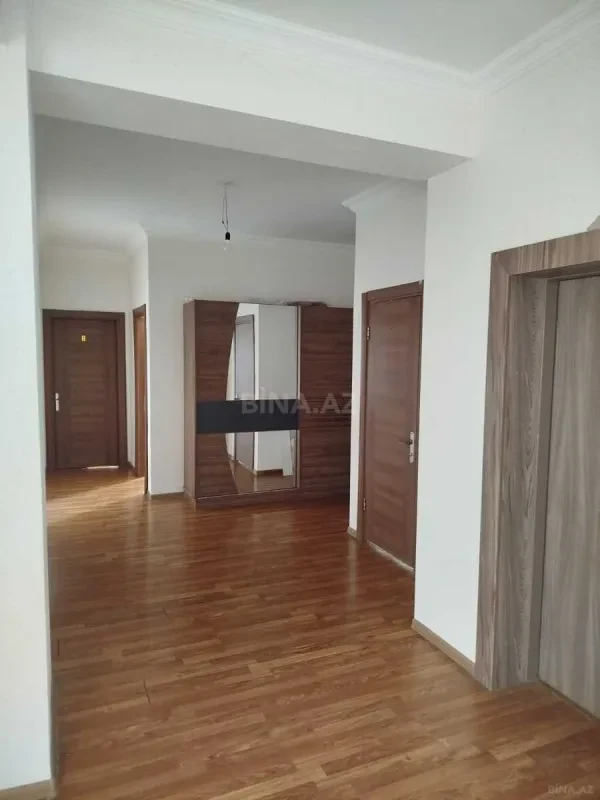 Satılır 4 otaqlı mənzil 144.7 m²