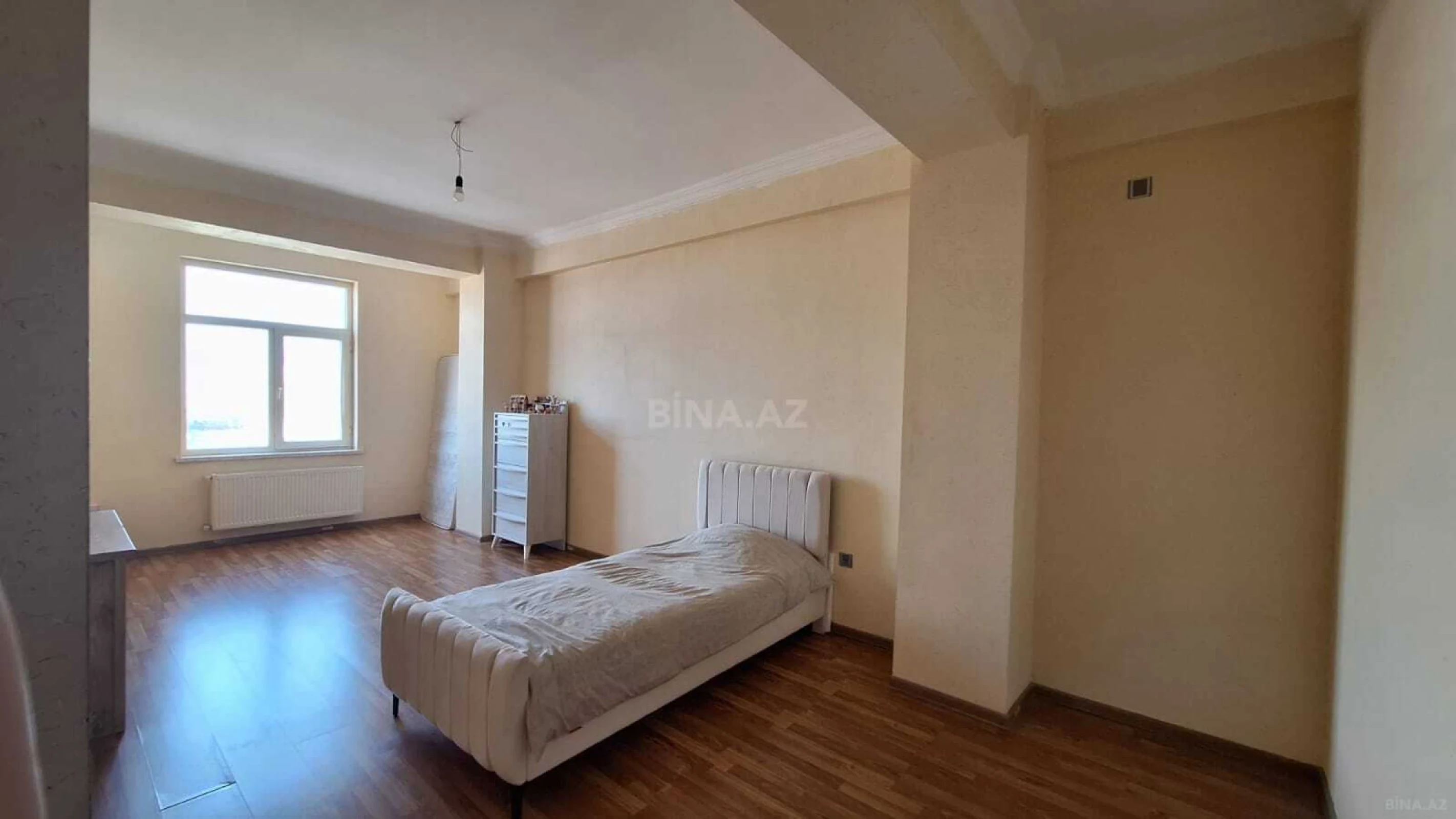 Satılır 4 otaqlı mənzil 144.7 m²