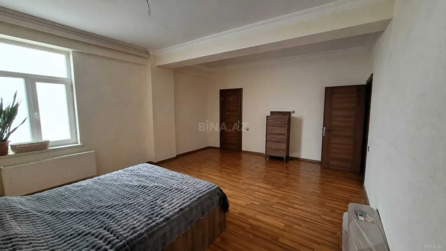 Satılır 4 otaqlı mənzil 144.7 m²
