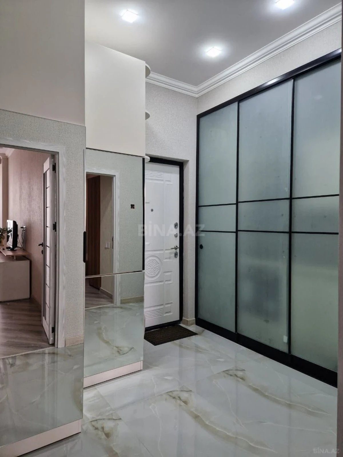 Kirayə verilir 2 otaqlı mənzil 70 m²