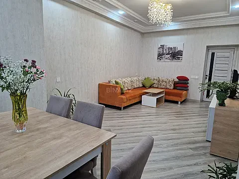 Kirayə verilir 2 otaqlı mənzil 70 m²
