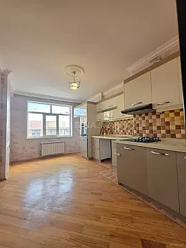 Satılır 3 otaqlı mənzil 107 m²