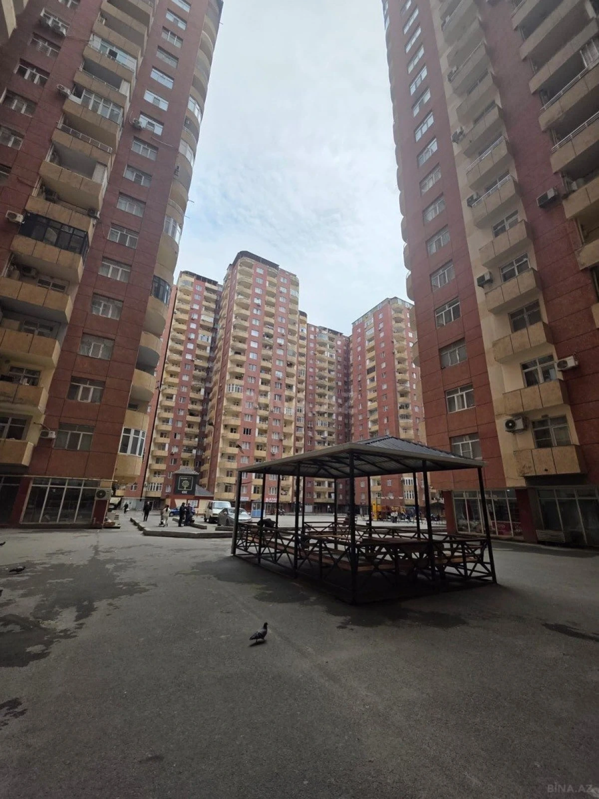 Satılır 3 otaqlı mənzil 107 m²