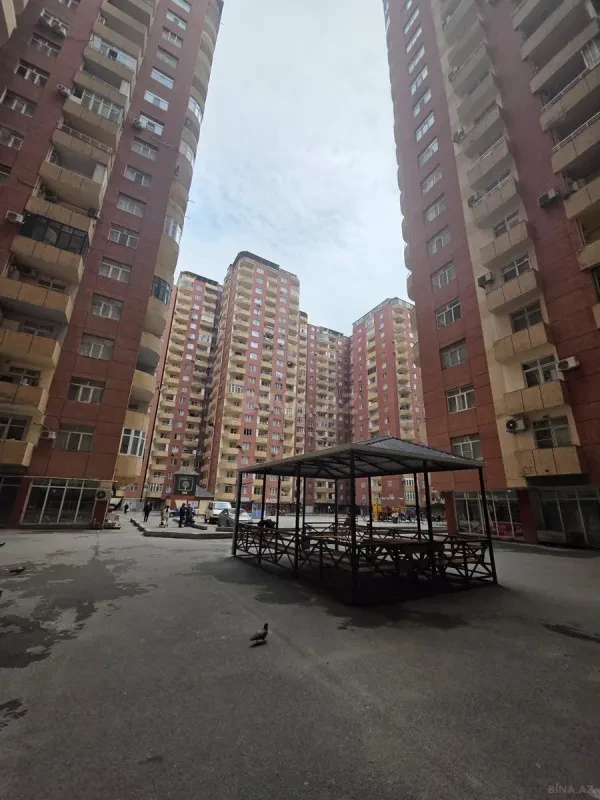 Satılır 3 otaqlı mənzil 107 m²