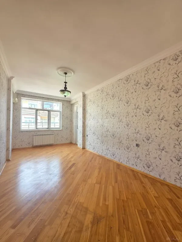 Satılır 3 otaqlı mənzil 107 m²