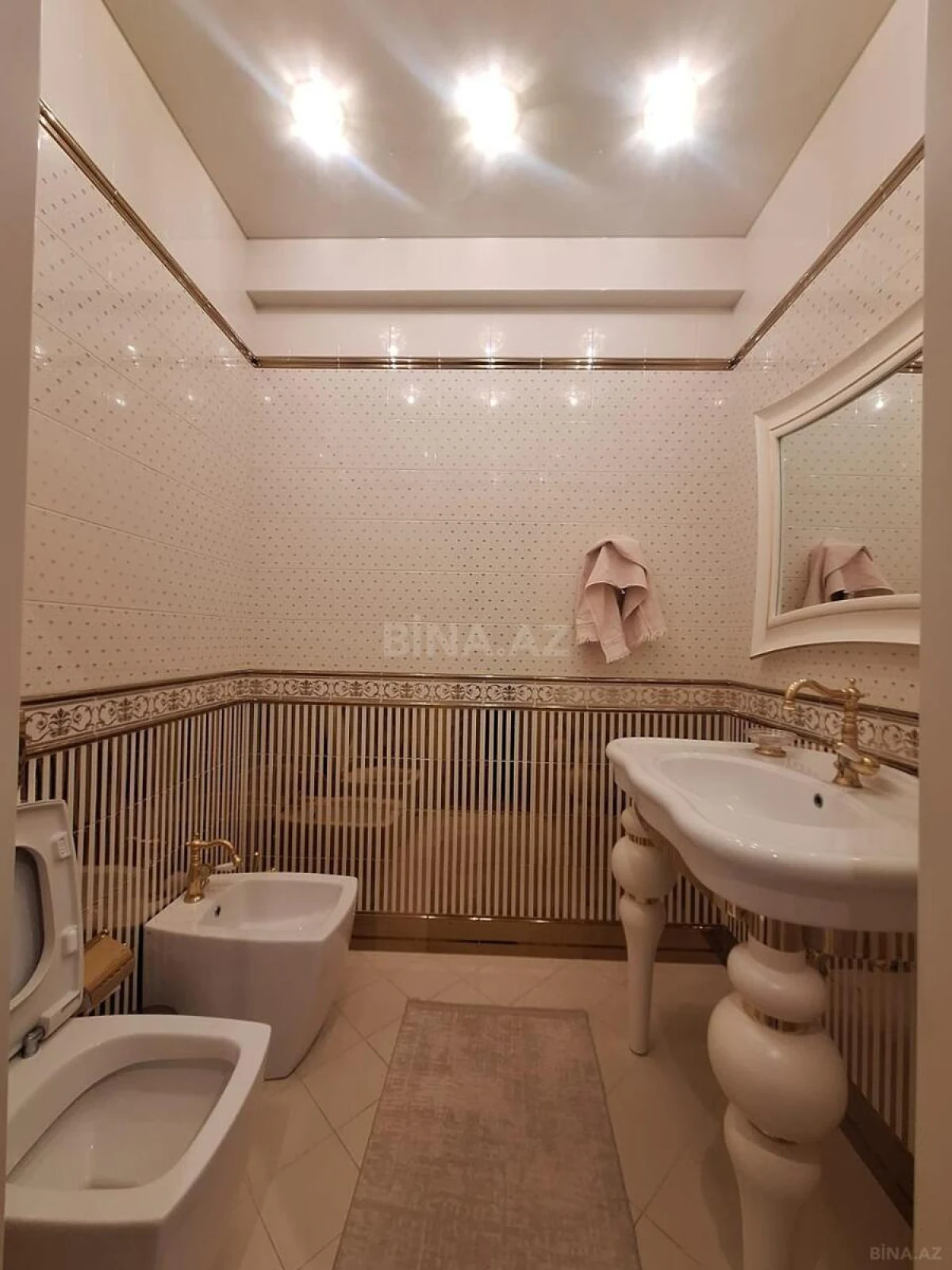 Satılır 4 otaqlı mənzil 250 m²