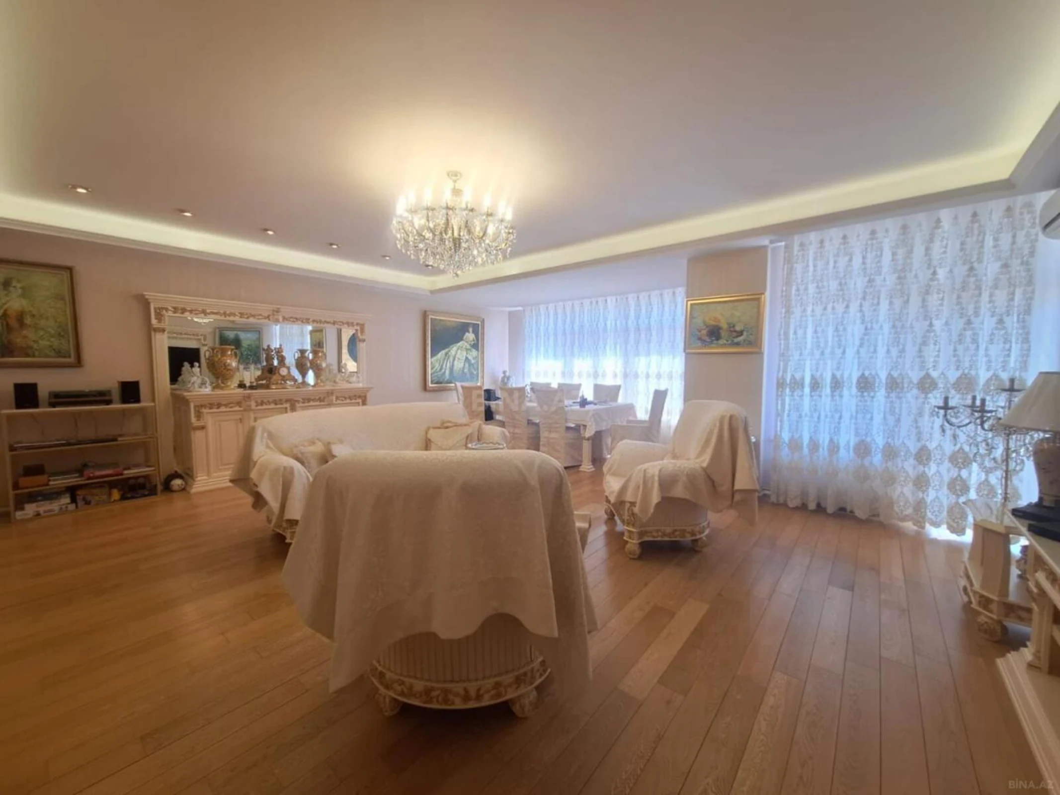 Satılır 4 otaqlı mənzil 250 m²