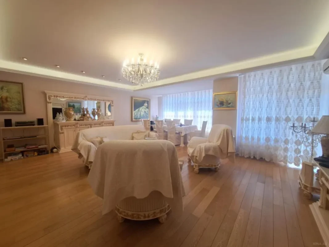 Satılır 4 otaqlı mənzil 250 m²