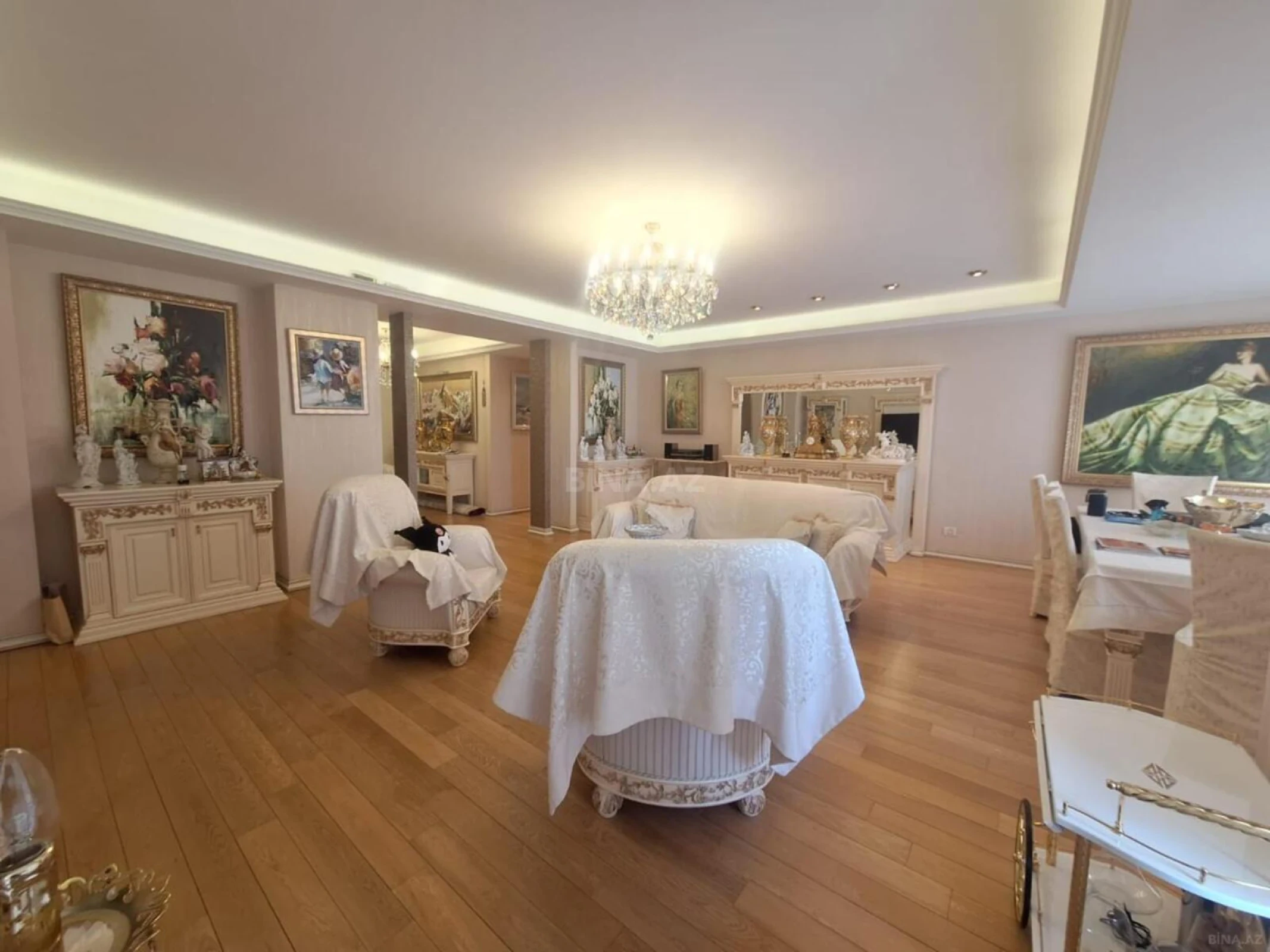 Satılır 4 otaqlı mənzil 250 m²