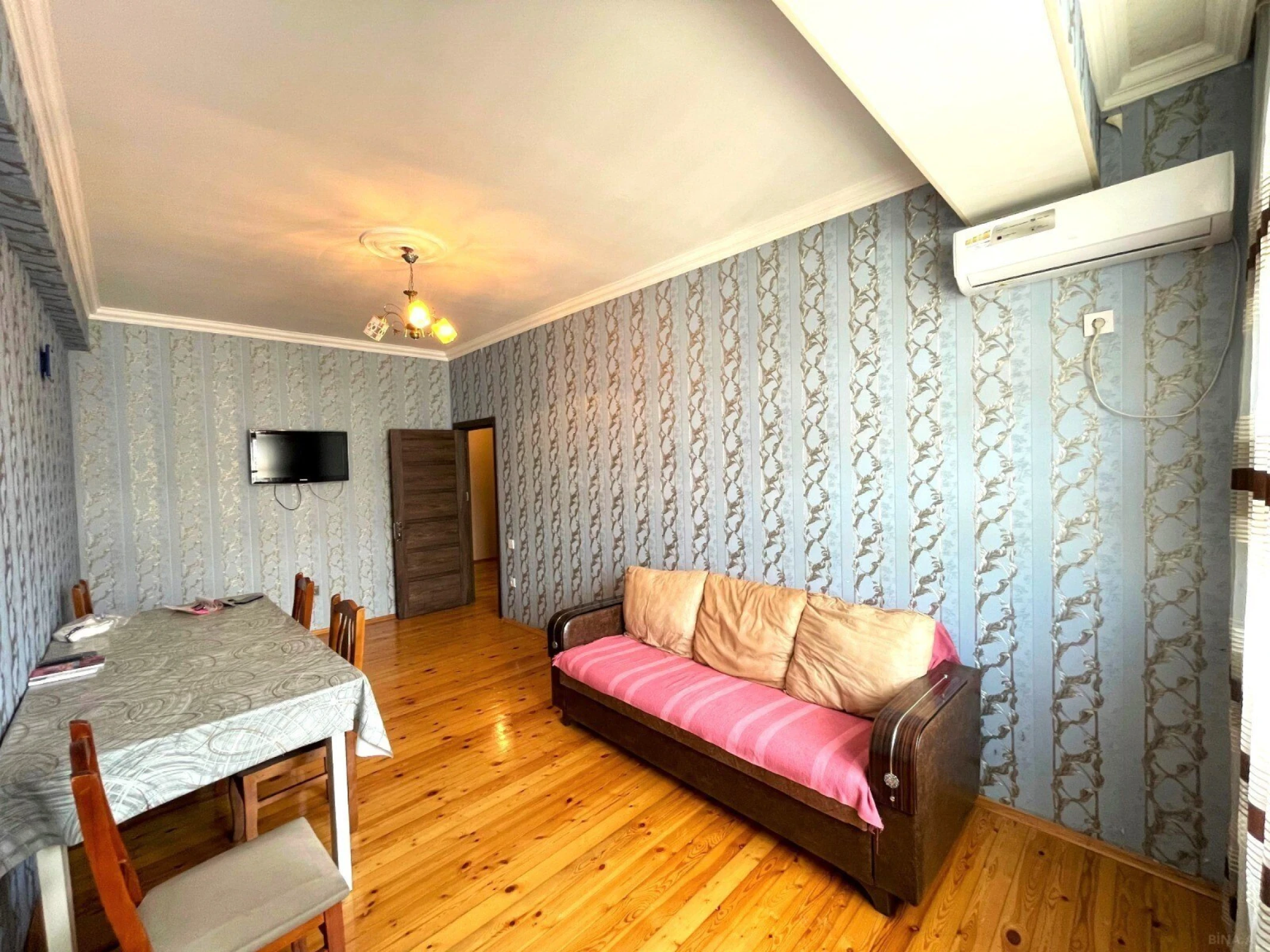 Kirayə verilir 2 otaqlı mənzil 70 m²