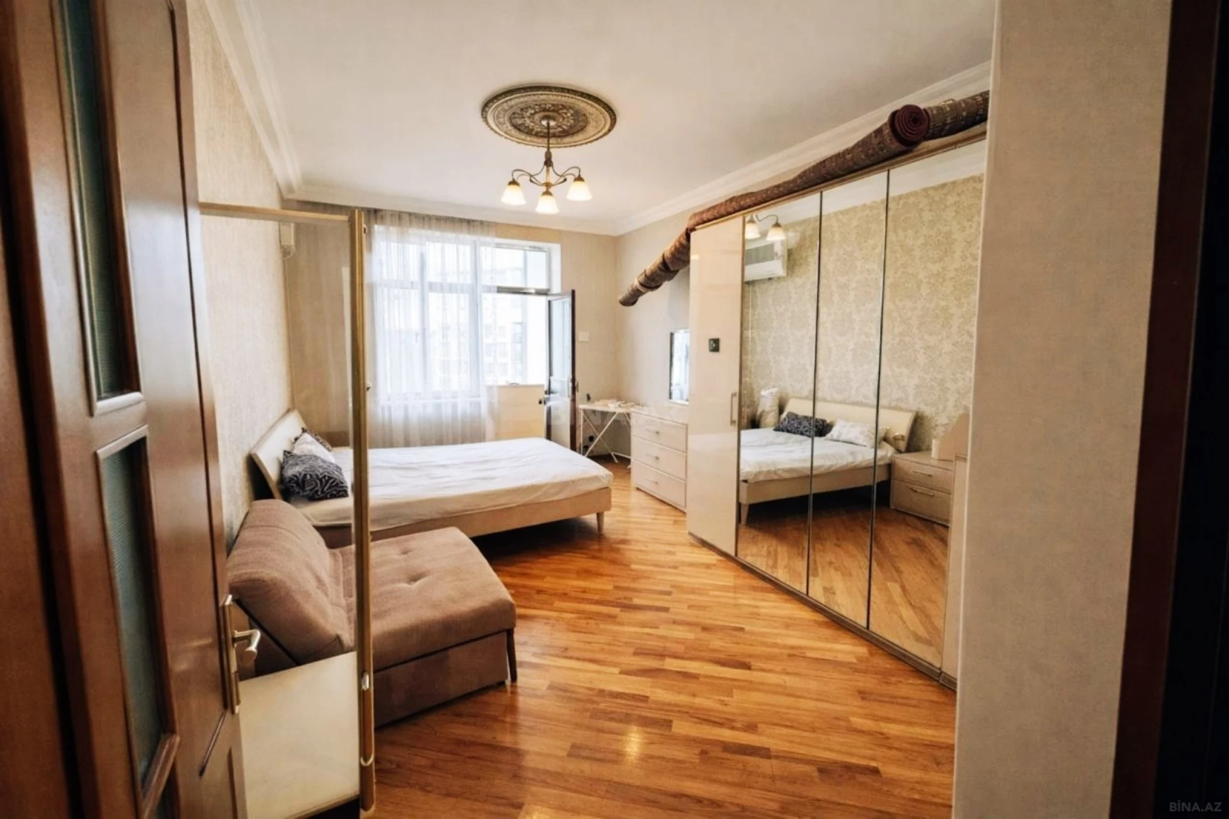 Satılır 3 otaqlı mənzil 105 m²