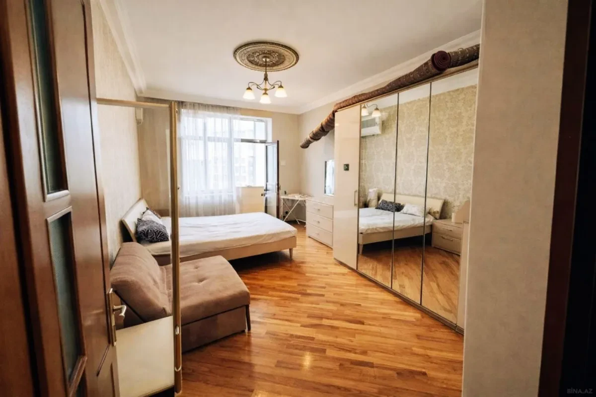 Satılır 3 otaqlı mənzil 105 m²