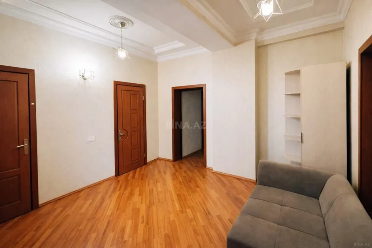 Satılır 3 otaqlı mənzil 105 m²