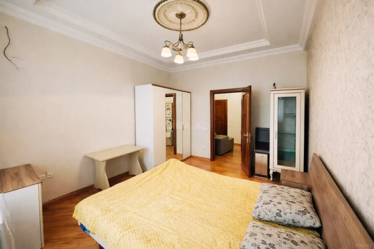 Satılır 3 otaqlı mənzil 105 m²