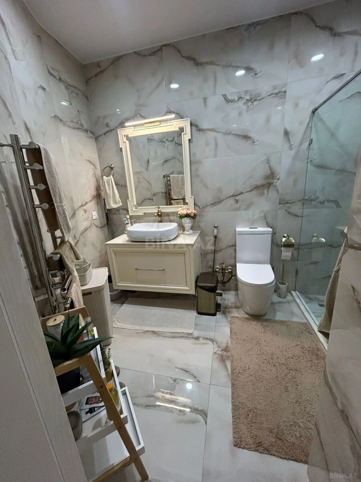 Satılır 4 otaqlı mənzil 105 m²